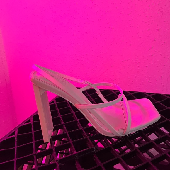 Size 6 Forever 21 White Low High Heels - Picture 4 of 6